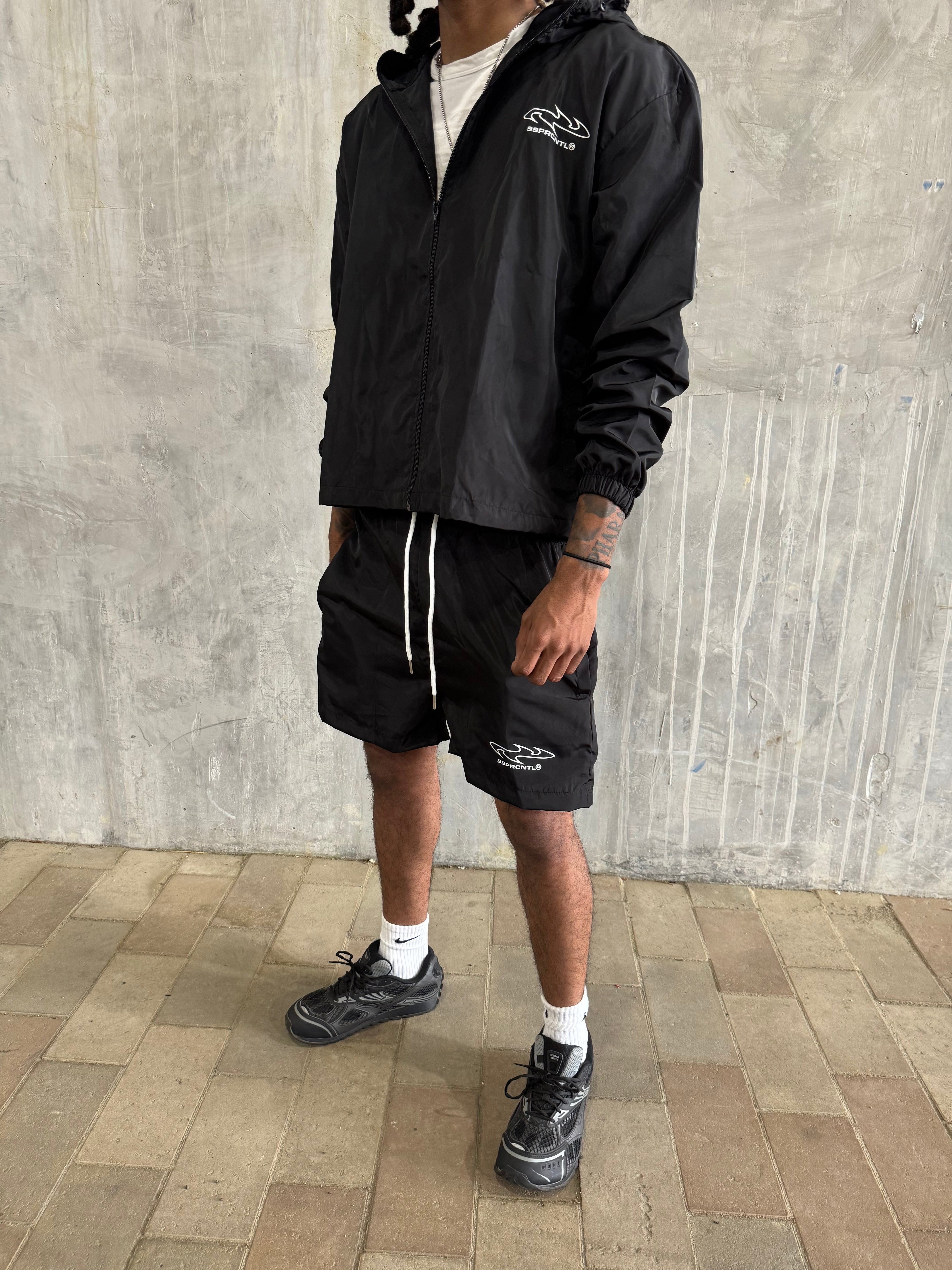 BLACK GEN 1 WINDBREAKER
